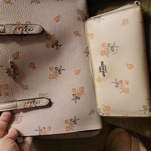 Coach purse/wallet